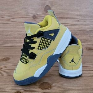 Jordan Retro 4 Lightning